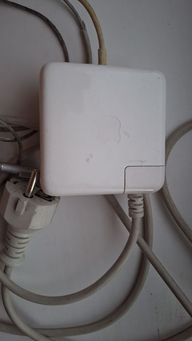 Зарядка MacBook.