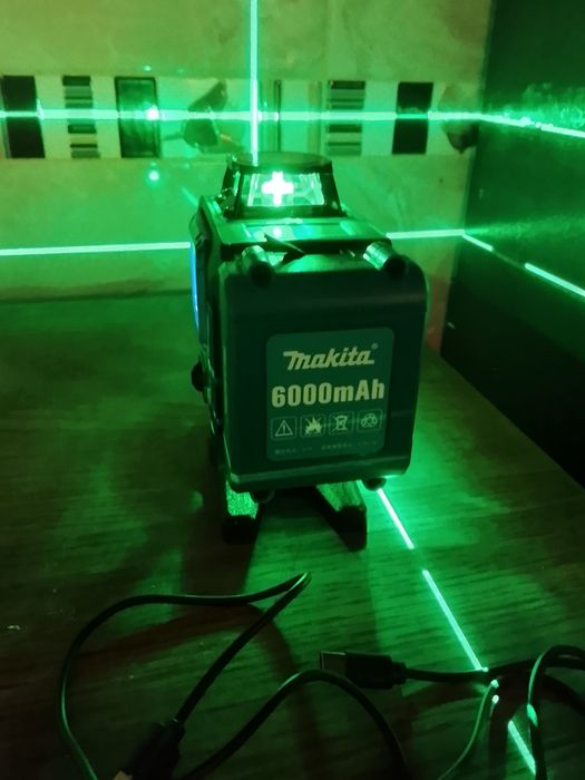 Nivel laser makita cu baterie de 6a