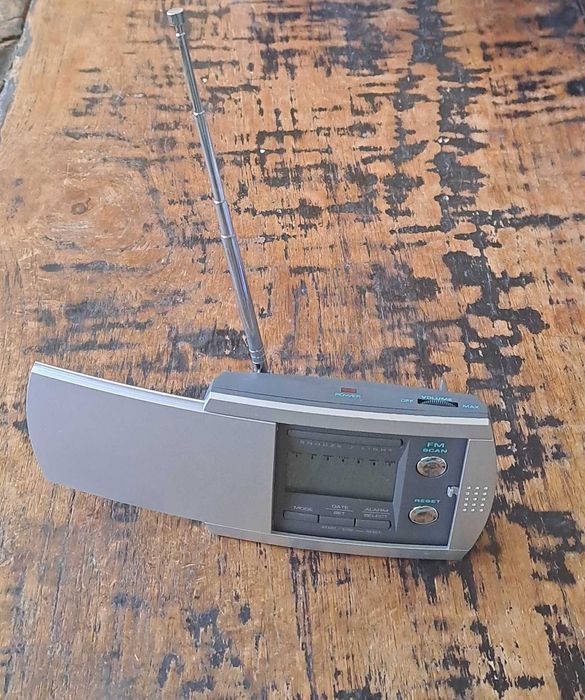 радио транзистор с часовник аларма плъзгащо се мазно