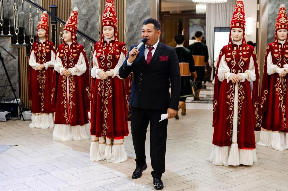 Тамада кол жетимди багада откиземиз