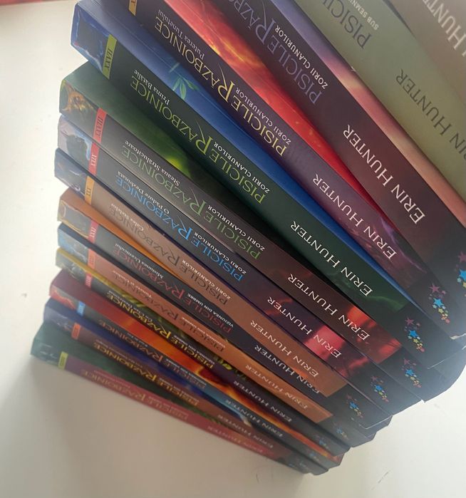 Carțile “Pisicile Războinice”de ERIN HUNTER.Volumele 24-36 si Volumul 12. Cititi Descrierea!