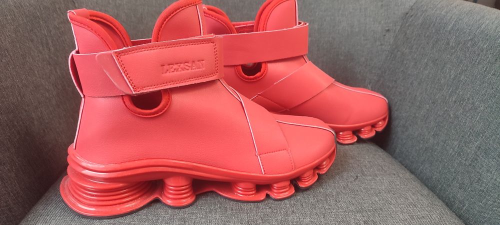 Чисто нови маратонки