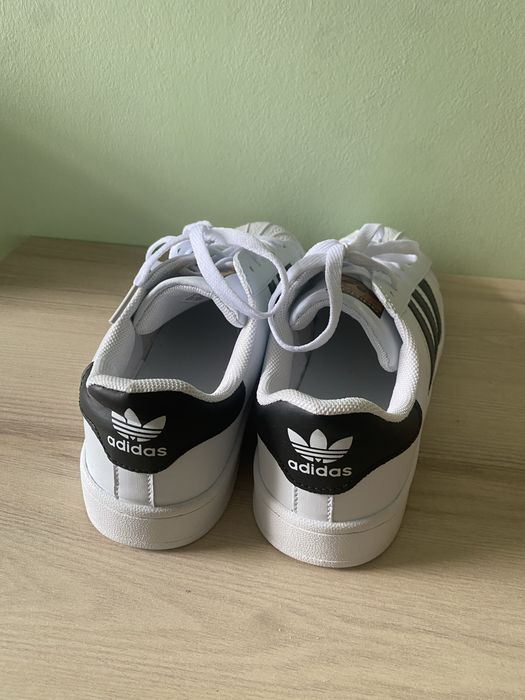 Продам обувь адидас