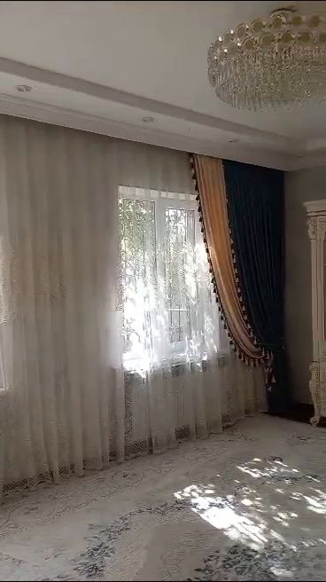 Шторы для зала состояния идеальное