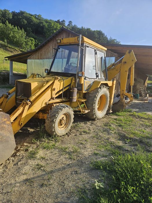 Vând, schimb cu animale buldoexcavator jcb cx3