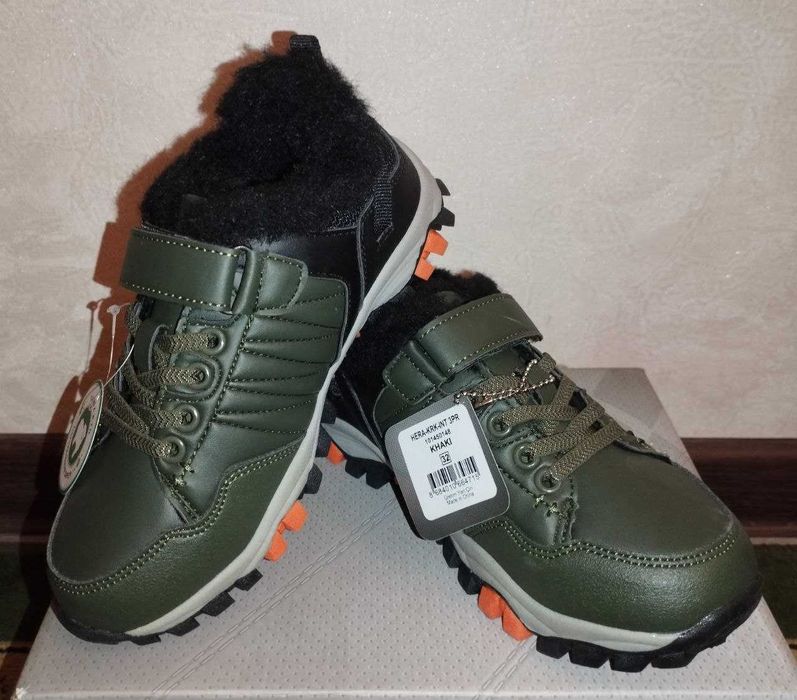 Продам новые кроссовки.Цвет хакки.Натуральный овечий мех.Kenetix.Р 32