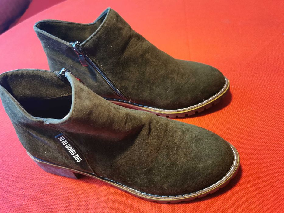 Дамски велурени боти