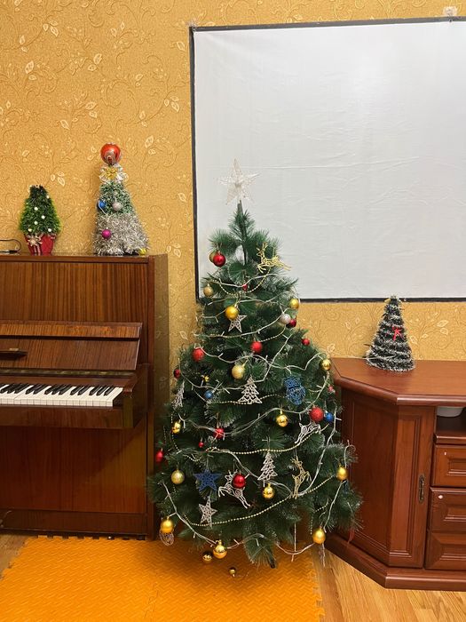Новогодняя Елка почти новая