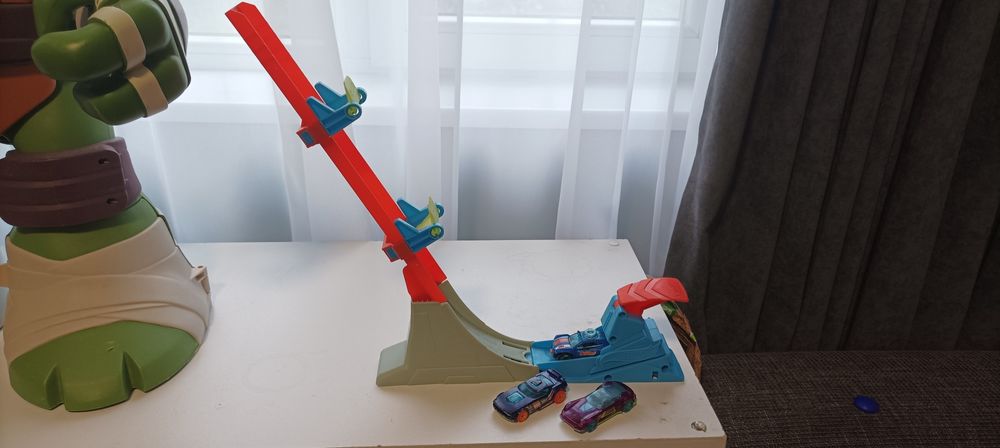 Полицейска кола,камион и изтрелвачка Hotweels