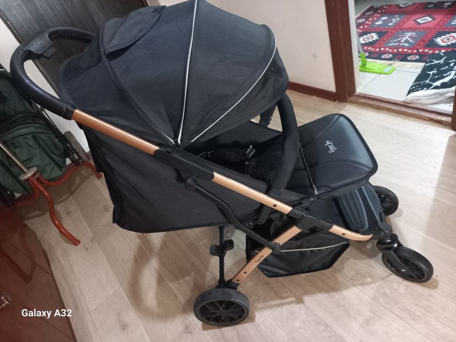 Продам  прогулочную коляску