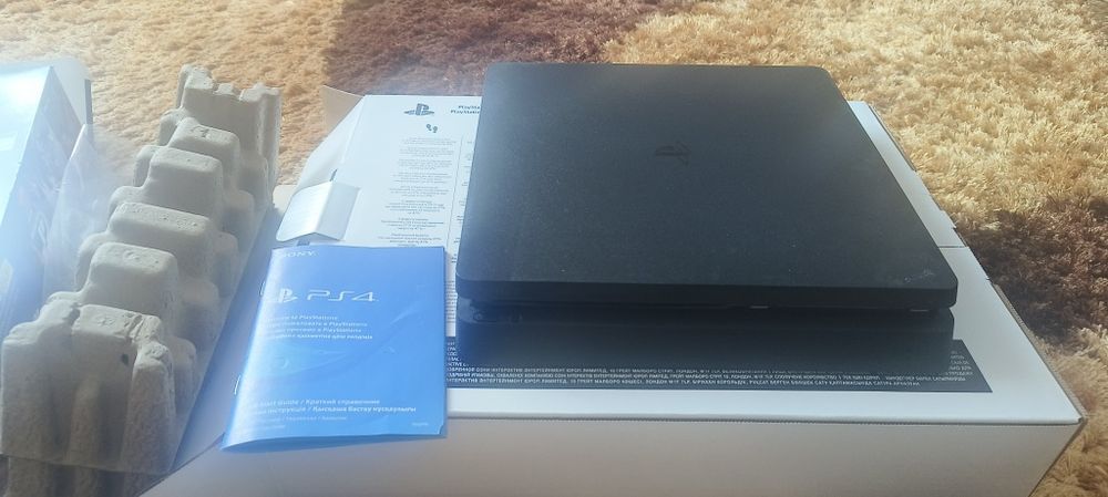 Продается ps 4 в отличном состоянии!