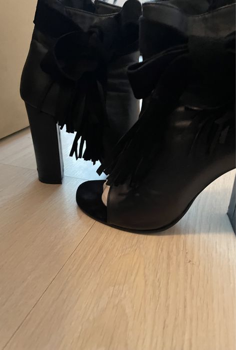 Botine din piele cu franjuri