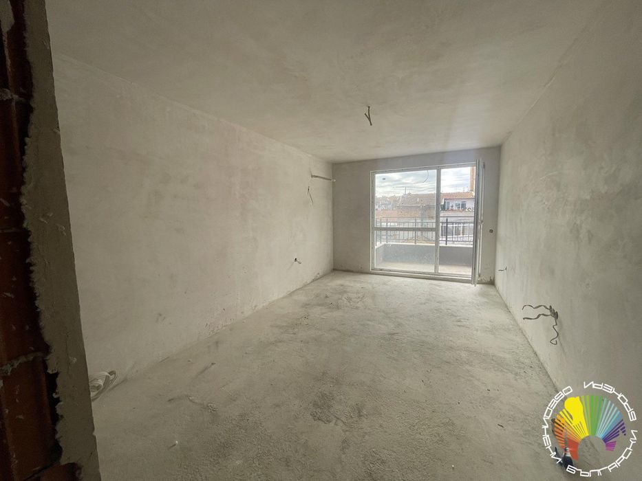 Продава се Двустаен апартамент в Бургас, Възраждане - 70 кв.м за 1500 €/кв.м - Снимка #1