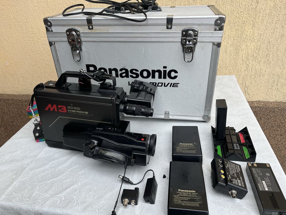 Camera video anii ‘80 Panasonic VHS Movie cu caseta filme