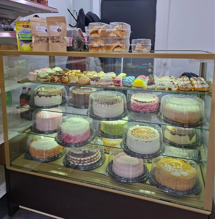 Витрина для тортов