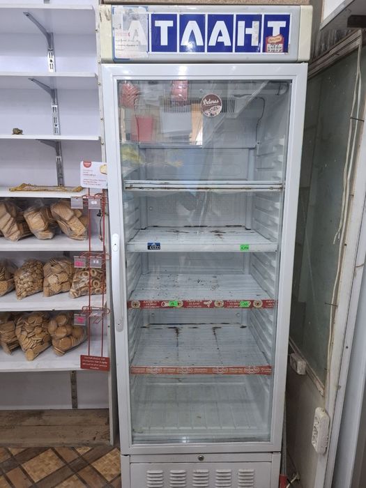 Mebel sotiladi va xolodilnik