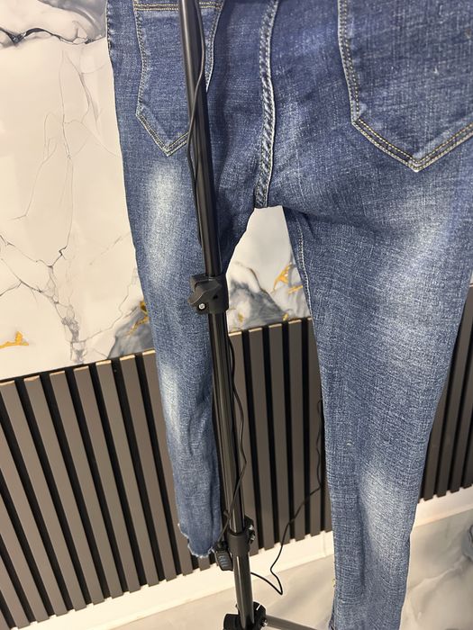 Vand blugi marimea 32 ambele in stare buna fara defecte