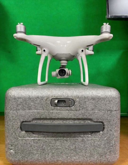 Продам квадрокоптер DJI phantom 4