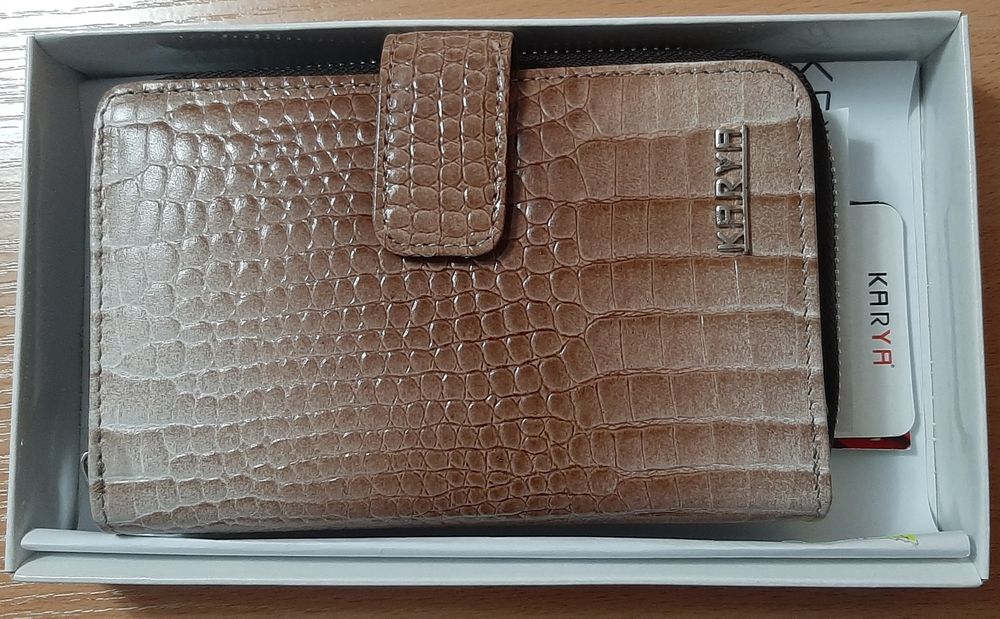 Новый кожаный кошелек