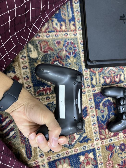 Ps 4 slim 1Tb 2 джойстика
