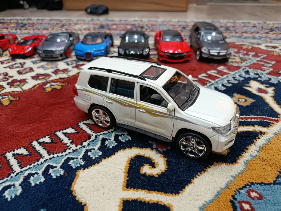 Продам металлические машинки