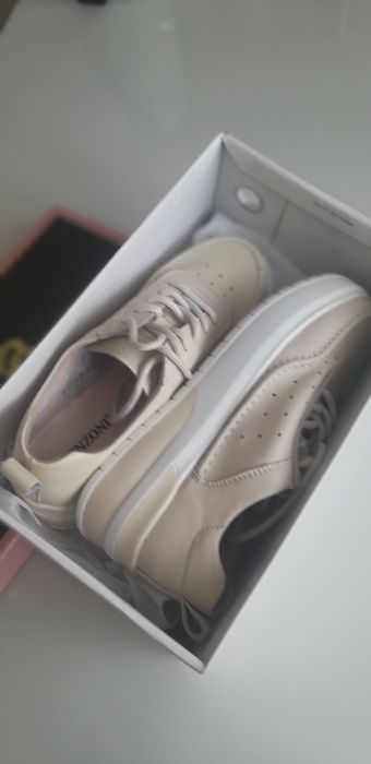 Продам кроссовки,  натуральная кожа