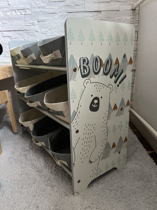 Етажерка за играчки