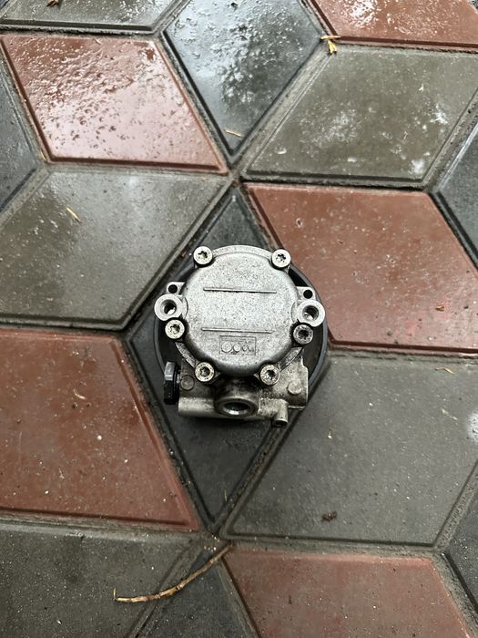 Гур насос на Renault Logan