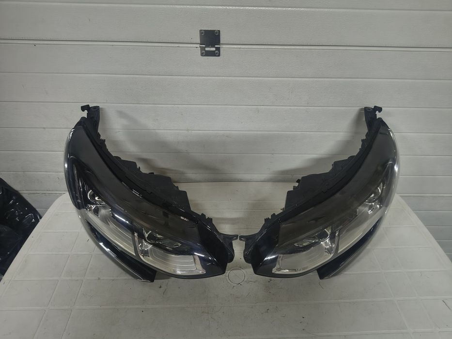 Far Stânga  Dreapta Renault Megane 4 (Halogen + LED) cod 260602792R / 260108478R