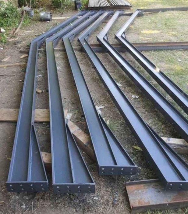 Vând la oferta o structură hala metalica 10x10x4 conține 3ferme și 6stalpi și 6cuznineti