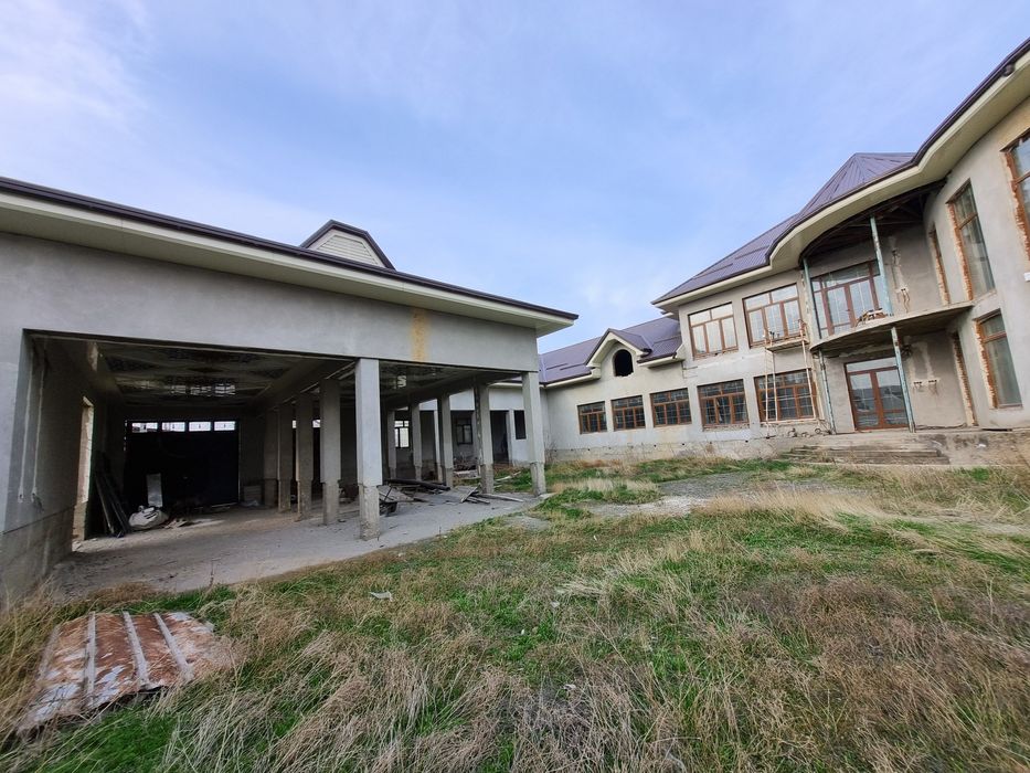 Yer Uy Sotiladi  (18sot)