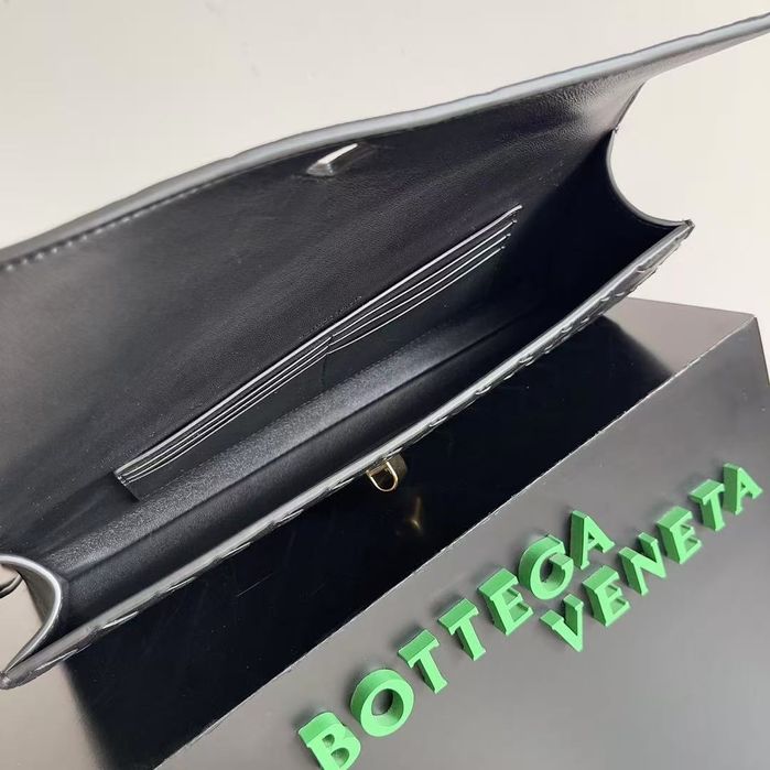 Чанта BottegaVeneta Andiamo Clutch