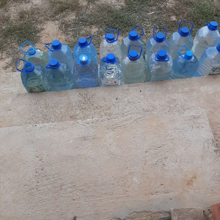 Продажа полиэтиленовых бутылок.