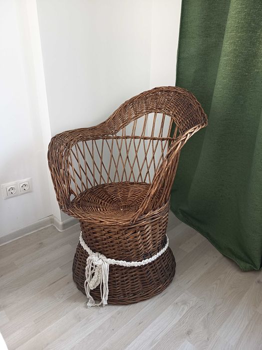 Scaun impletit din rachita