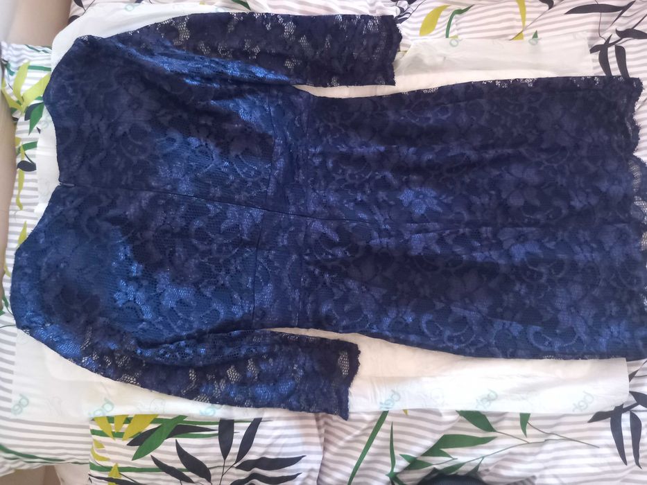 Синя дантелена рокля