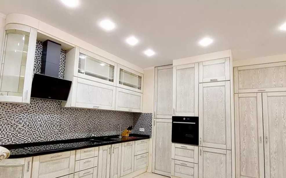 Дава се под наем Тристаен апартамент в Пловдив, Тракия - 81 кв.м за 448.8 € - Снимка #1