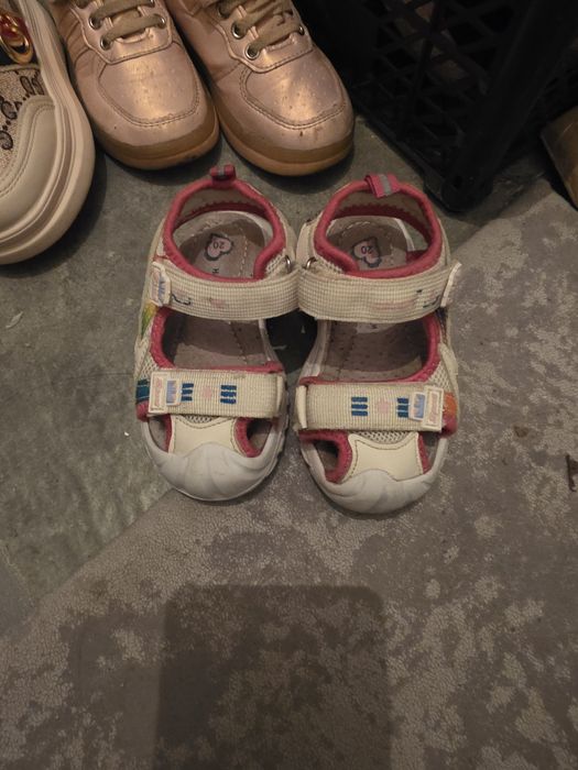 Обувь детская продается