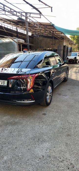 Hongqi e-qm5 2025yil 38.000km 500km zapasxod