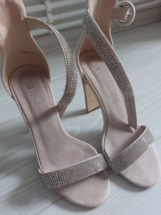 Дамски обувки на ток, сандали на ток