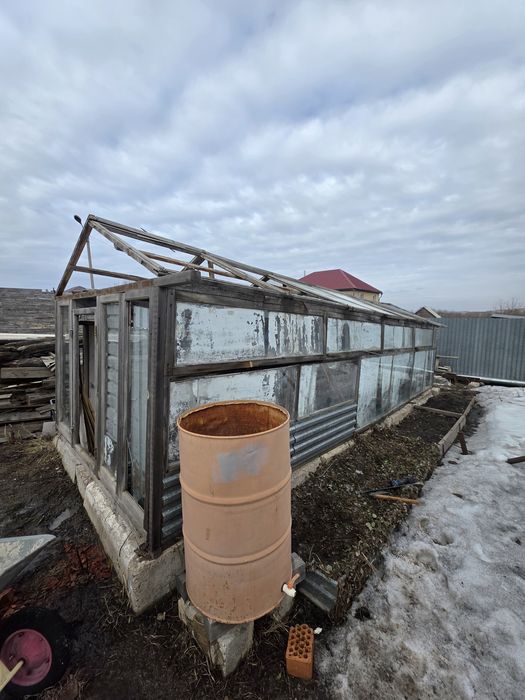 Теплица стёкла оконные рамы отдам даром