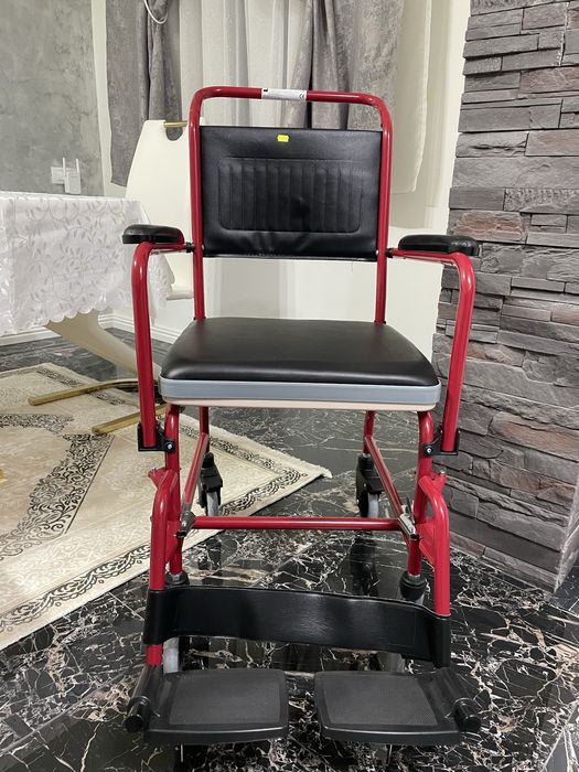 scaun rulant cu vas WC nou nefolosit pentru batrani cu dizabilitati