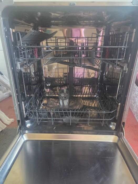 Mașină de spălat vase Whirlpool – stare foarte bună