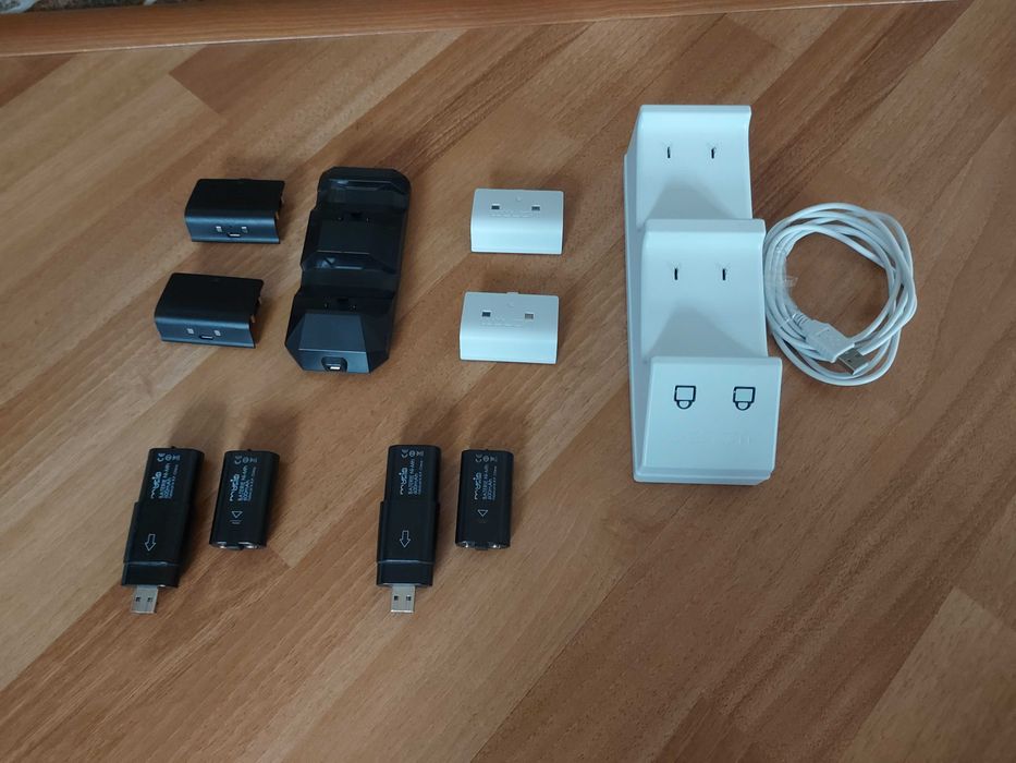 Stand de incarcare Xbox one LED NOU + 2 baterii reincarcabile