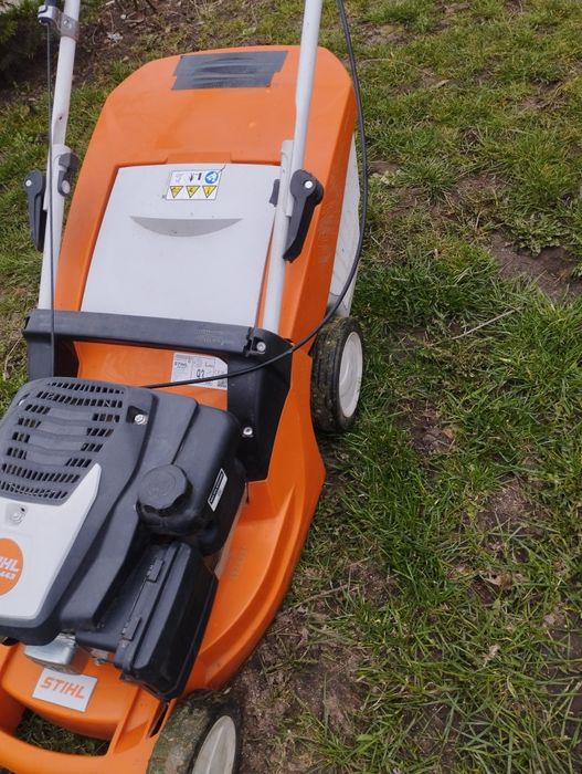 Mașină de tuns gazon