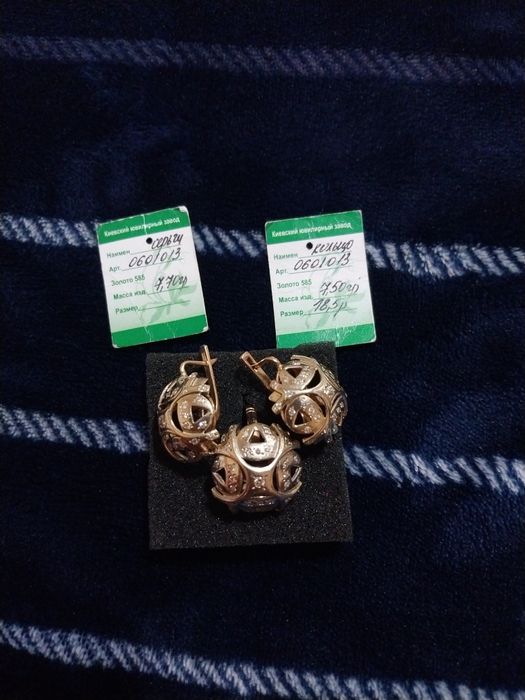 Золото с бриллянтовой вставкой