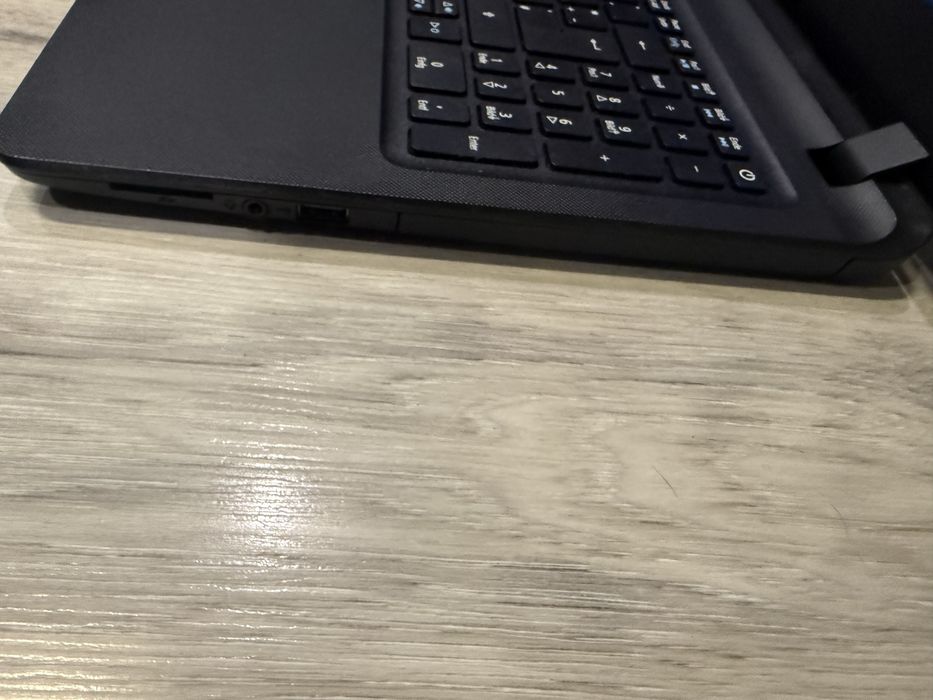 Acer EX2540-i3 6006u/8гб/250гб ссд