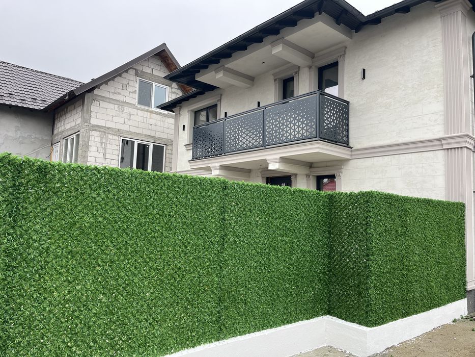 Plasa gard viu artificial 49 lei/mp