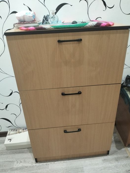 Продам шкаф для одежды, тумбу