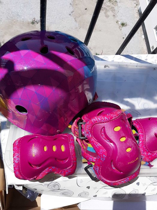 Детски кънки 32/33 номер, каска и наколенки