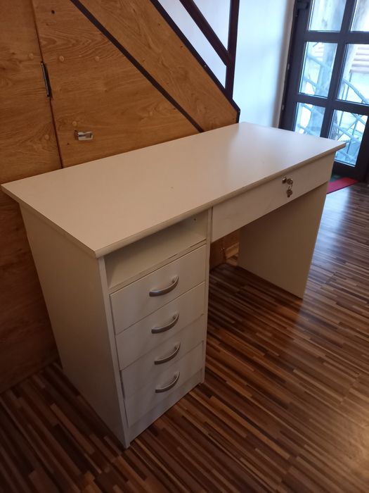 Vând birou alb 110×50